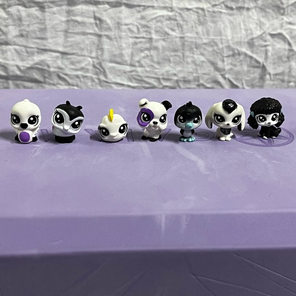 LPS Black & White Pets - Lot of 12 Pets, 15 Mini Pets, + Accessories - Picture 6 of 7